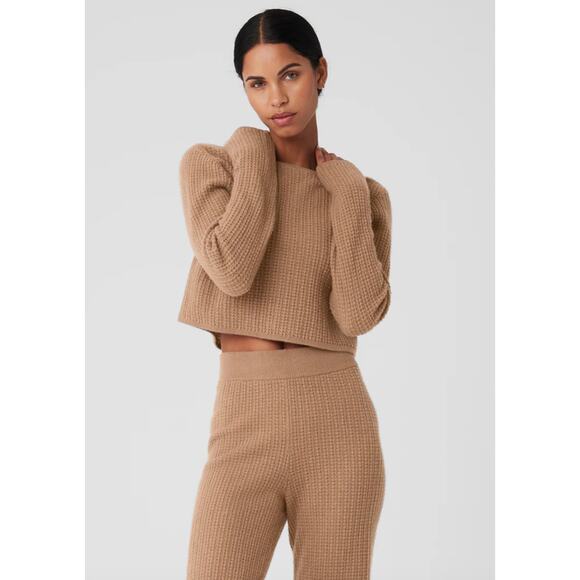 Women Alo Yoga Cashmere Plush Waffle Cropped Long Sleeve in Toasted Almond sz XS - Picture 1 of 5